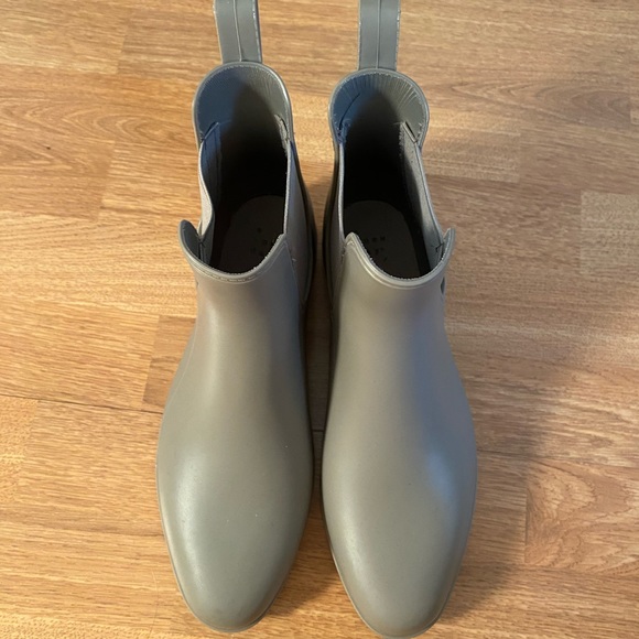 A NEW DAY | Chelsea Rain Boots - Picture 3 of 6